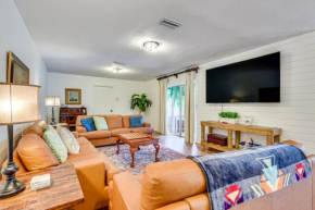 6 Mi to Beaches Modern Bradenton Getaway!